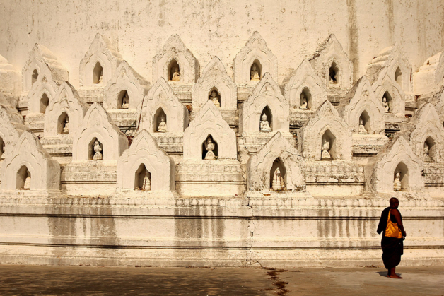 Myanmar Mandalay Hsinphyume pagoda monk